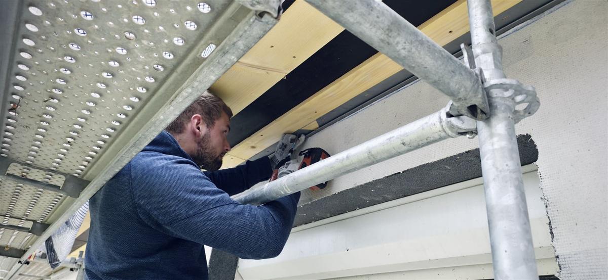 Détail de toiture en zinc façonnée à la main