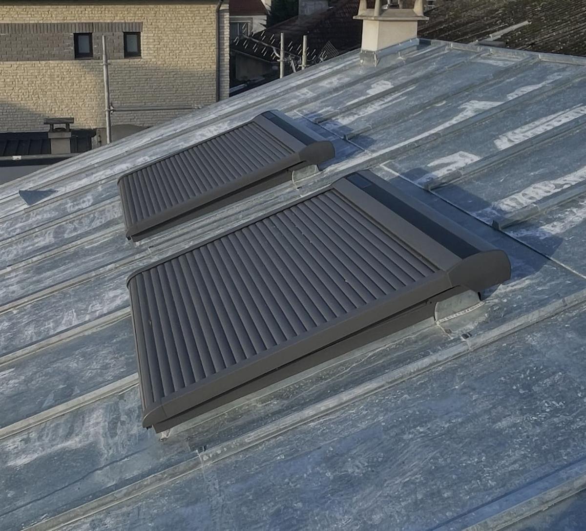 Fenêtre de toit Velux et raccords d'étanchéité